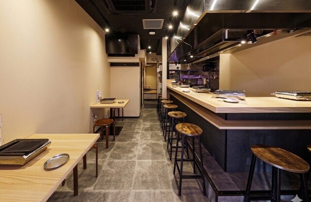 カウンター席のある店内